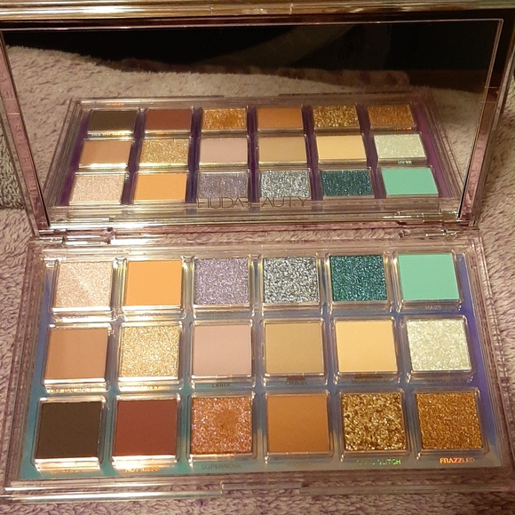 Huda Beauty Mercury Retrograde Palette - Picture 4 of 8